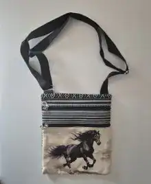Crossbody väska med hästmotiv